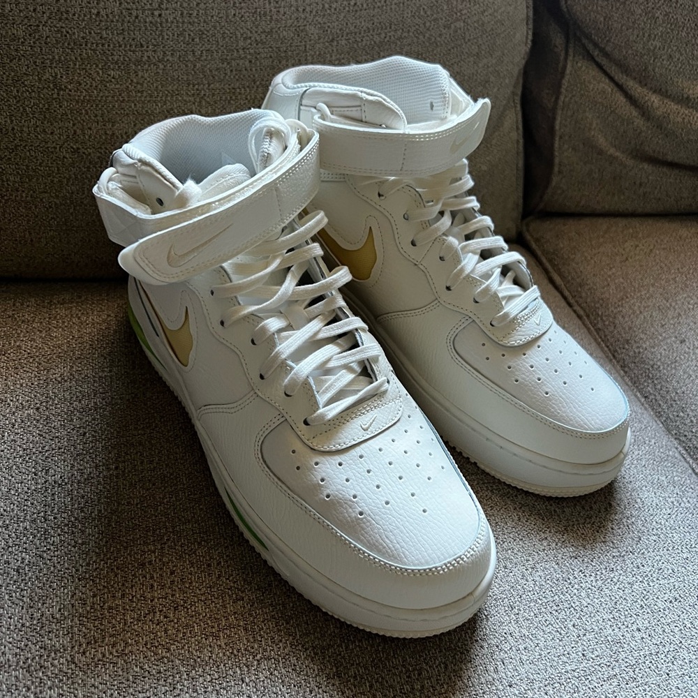 AF1 Mid Evo size 10.5